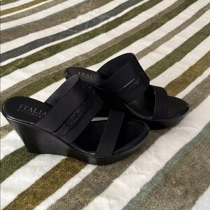 Italia Women's Black Platform Sandals